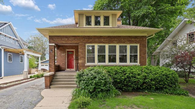 407 N Pine Avenue, Arlington Heights, IL 60004