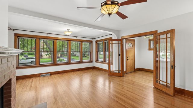 407 N Pine Avenue, Arlington Heights, IL 60004