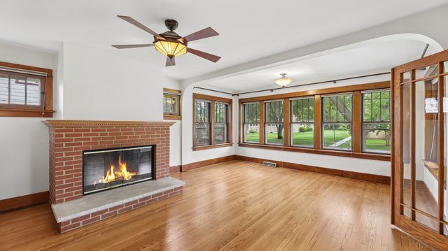 407 N Pine Avenue, Arlington Heights, IL 60004