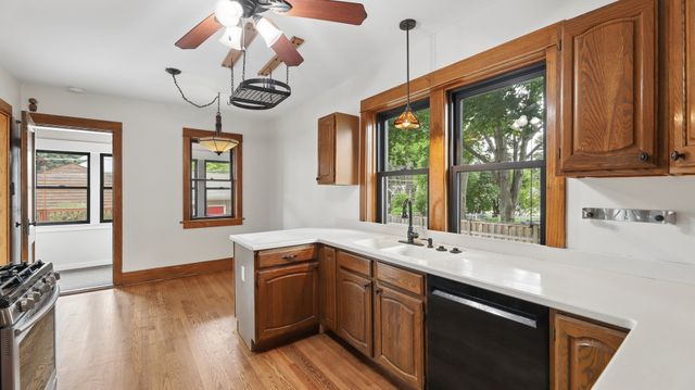 407 N Pine Avenue, Arlington Heights, IL 60004