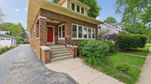 407 N Pine Avenue, Arlington Heights, IL 60004