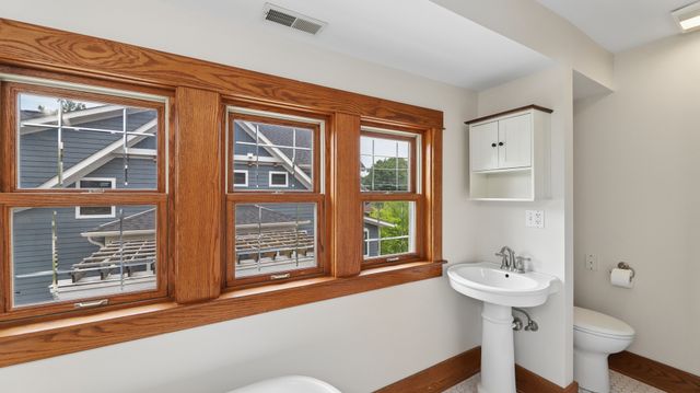 407 N Pine Avenue, Arlington Heights, IL 60004