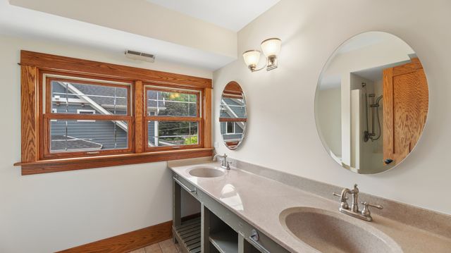407 N Pine Avenue, Arlington Heights, IL 60004