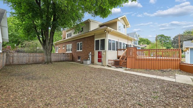 407 N Pine Avenue, Arlington Heights, IL 60004