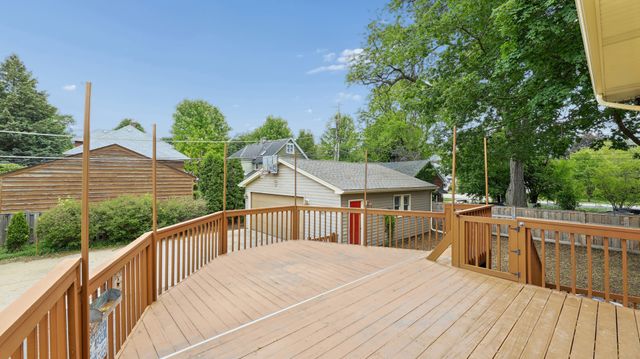 407 N Pine Avenue, Arlington Heights, IL 60004