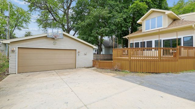 407 N Pine Avenue, Arlington Heights, IL 60004