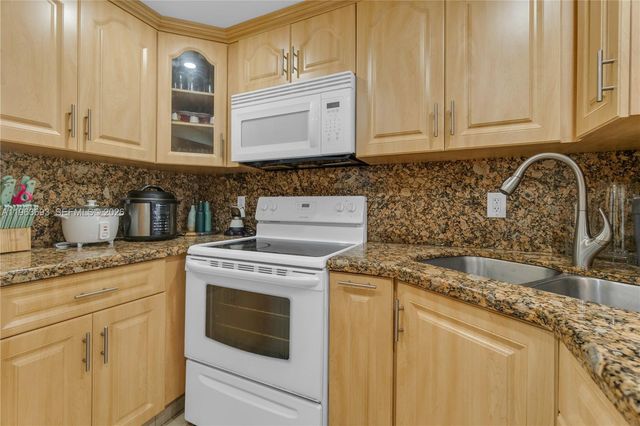 17101 NW 57th Avenue 110, Miami Gardens, FL 33055