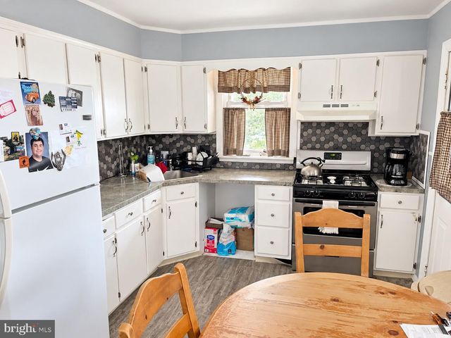 325 DELMAR ST, Philadelphia, PA 19128