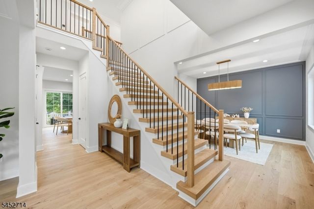 12 Tilden Ct, Livingston Twp., NJ 07039