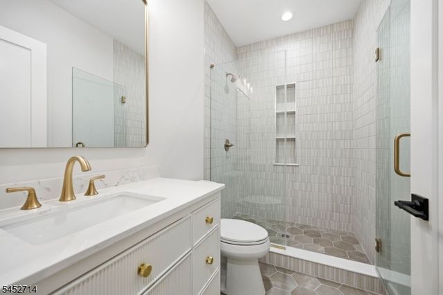 12 Tilden Ct, Livingston Twp., NJ 07039
