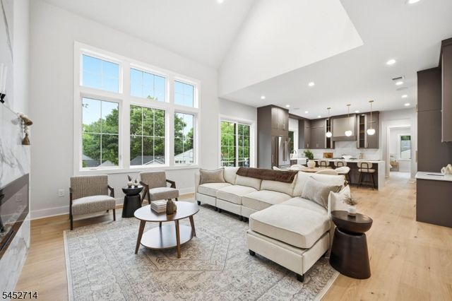 12 Tilden Ct, Livingston Twp., NJ 07039