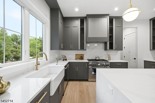 12 Tilden Ct, Livingston Twp., NJ 07039