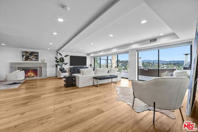 2355 Branden Street, Los Angeles, CA 90026