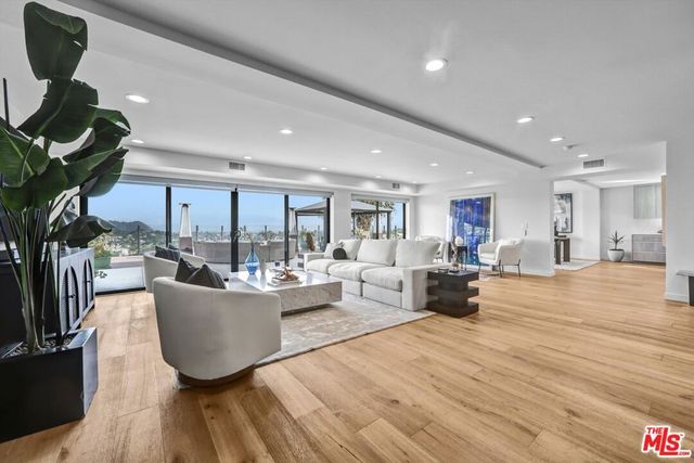 2355 Branden Street, Los Angeles, CA 90026
