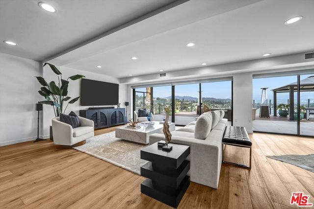 2355 Branden Street, Los Angeles, CA 90026