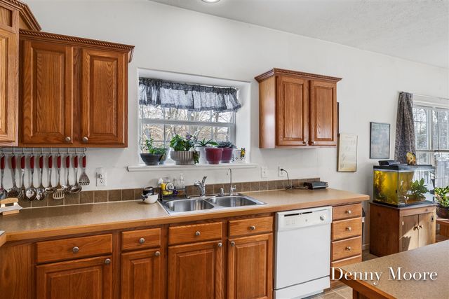 516 131st Avenue, Wayland, MI 49348