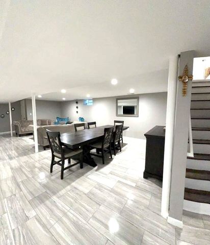 8001 N Elmore Street, Niles, IL 60714