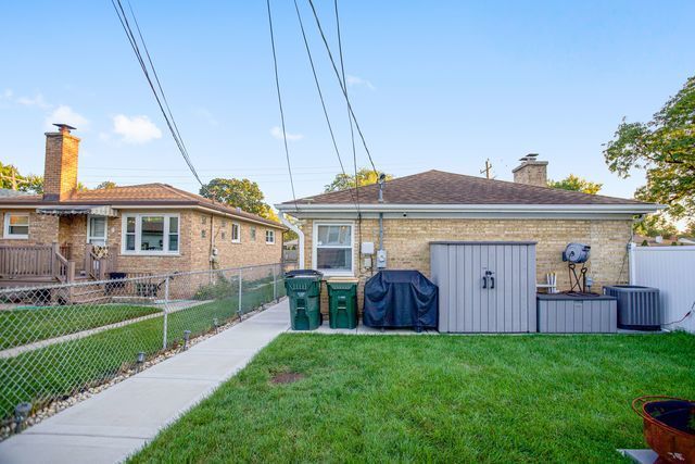 8001 N Elmore Street, Niles, IL 60714