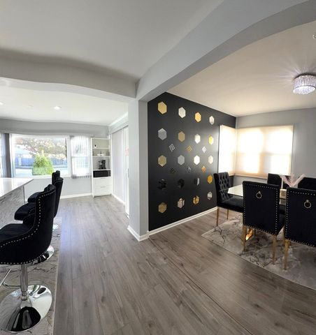 8001 N Elmore Street, Niles, IL 60714