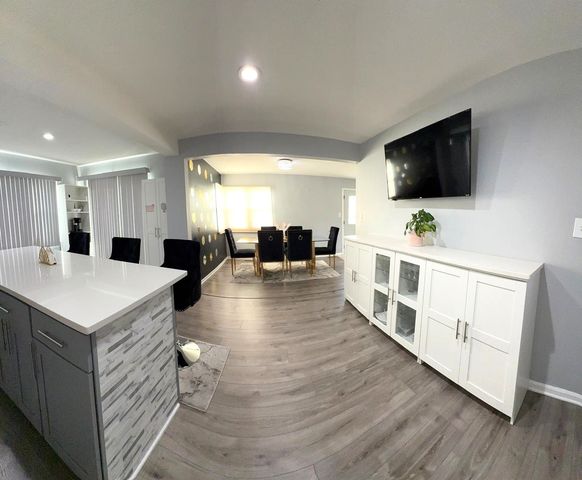 8001 N Elmore Street, Niles, IL 60714