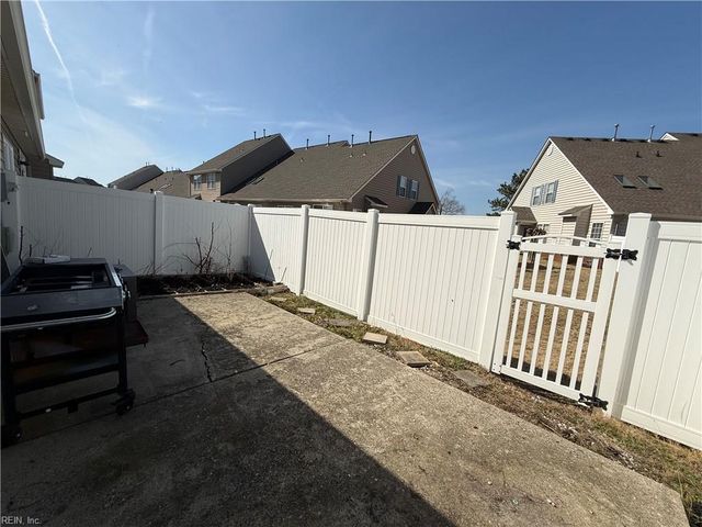 909 Hunley DR, Virginia Beach, VA 23462