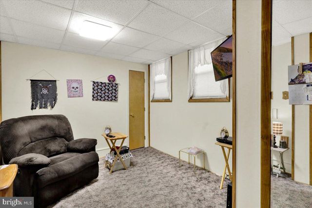 33 N RICHMOND ST, Fleetwood, PA 19522