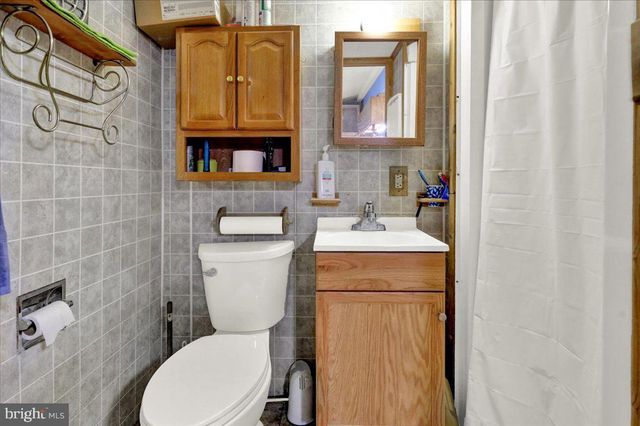 33 N RICHMOND ST, Fleetwood, PA 19522