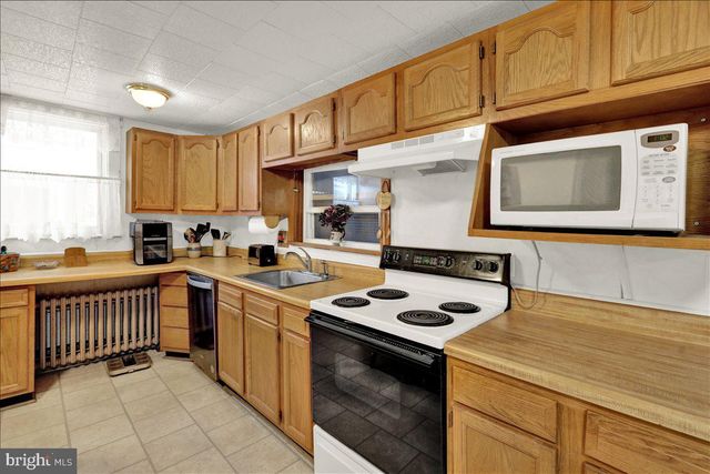 33 N RICHMOND ST, Fleetwood, PA 19522