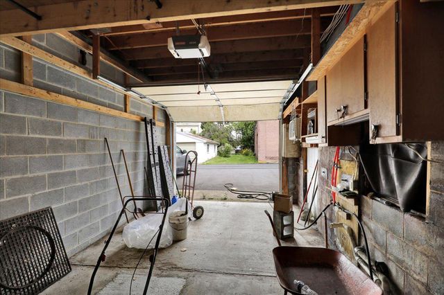 33 N RICHMOND ST, Fleetwood, PA 19522