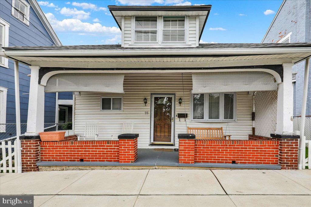 33 N RICHMOND ST, Fleetwood, PA 19522