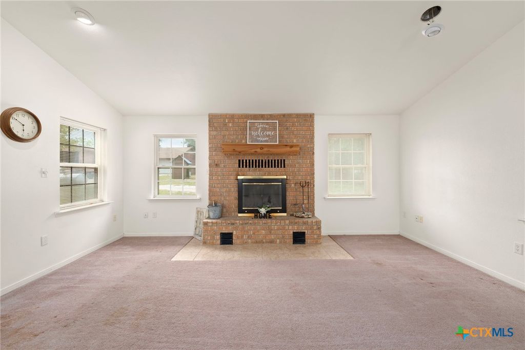 Image 12 of property listing at 23168 Wolfridge Road, Killeen, TX 76549