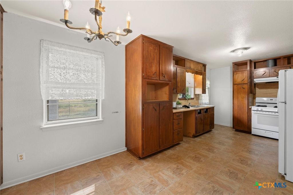 Image 14 of property listing at 23168 Wolfridge Road, Killeen, TX 76549