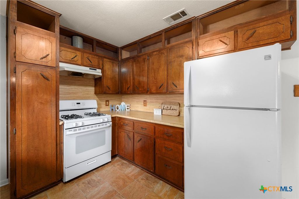 Image 15 of property listing at 23168 Wolfridge Road, Killeen, TX 76549
