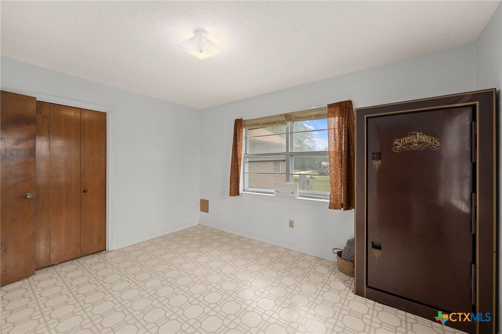 Image 21 of property listing at 23168 Wolfridge Road, Killeen, TX 76549