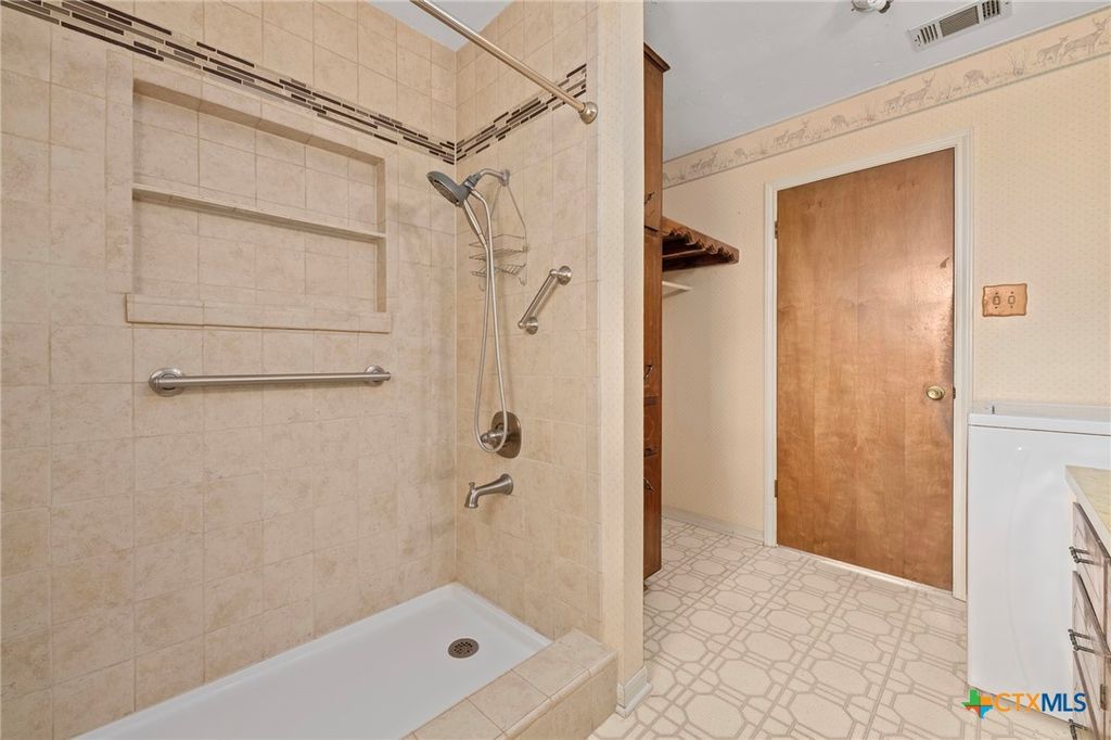 Image 25 of property listing at 23168 Wolfridge Road, Killeen, TX 76549