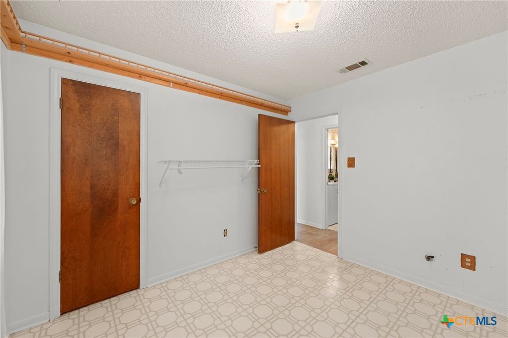 Image 28 of property listing at 23168 Wolfridge Road, Killeen, TX 76549