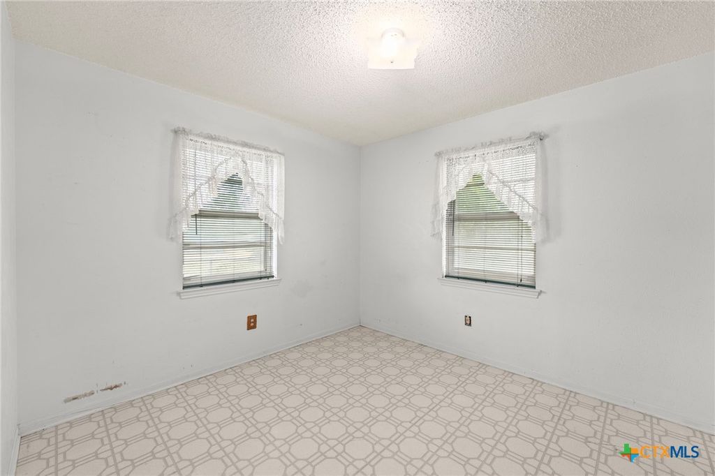 Image 29 of property listing at 23168 Wolfridge Road, Killeen, TX 76549