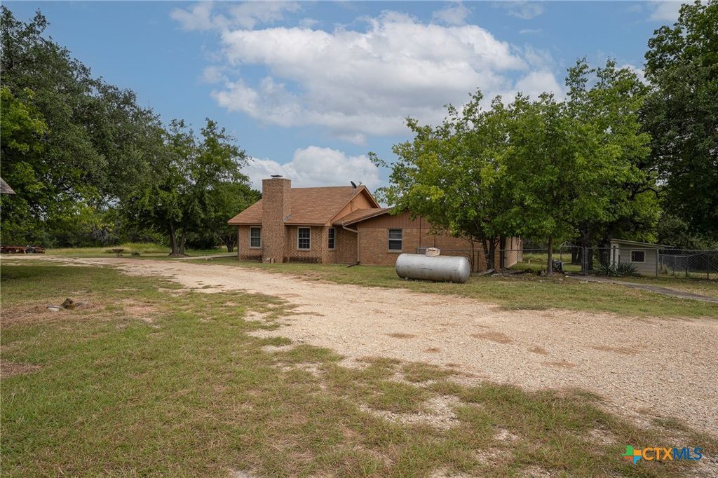 Image 3 of property listing at 23168 Wolfridge Road, Killeen, TX 76549