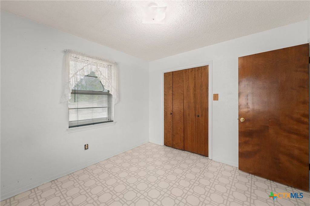 Image 30 of property listing at 23168 Wolfridge Road, Killeen, TX 76549