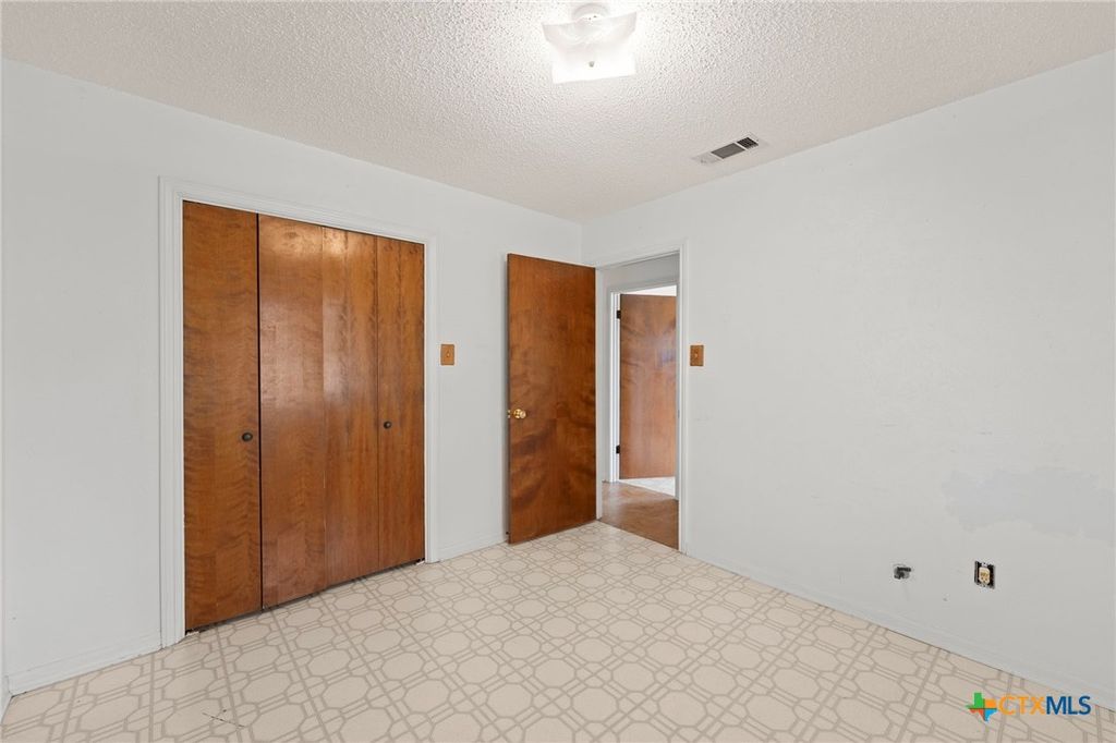 Image 31 of property listing at 23168 Wolfridge Road, Killeen, TX 76549