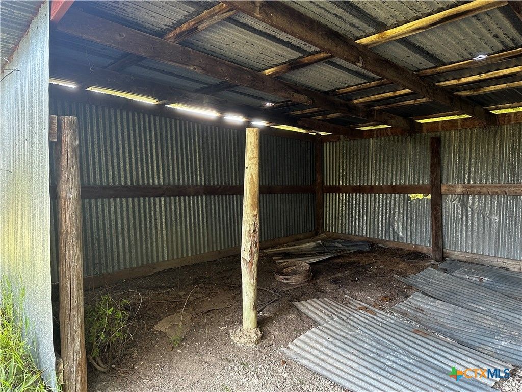 Image 34 of property listing at 23168 Wolfridge Road, Killeen, TX 76549
