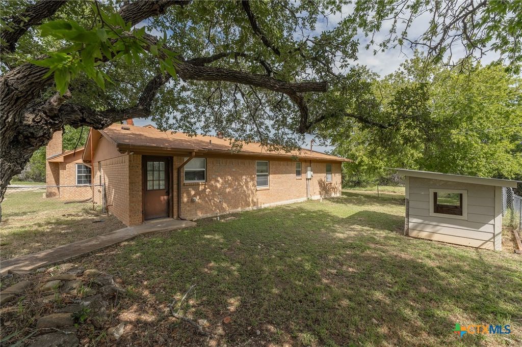 Image 4 of property listing at 23168 Wolfridge Road, Killeen, TX 76549