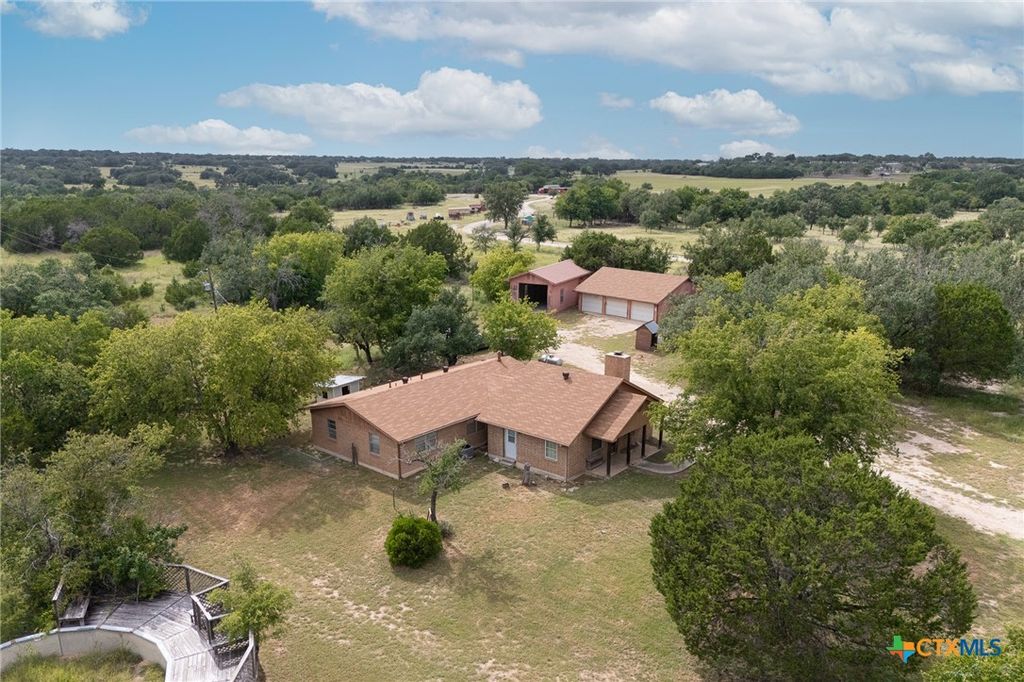 Image 5 of property listing at 23168 Wolfridge Road, Killeen, TX 76549