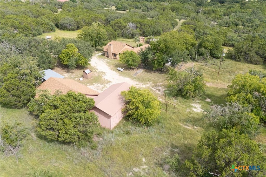 Image 6 of property listing at 23168 Wolfridge Road, Killeen, TX 76549