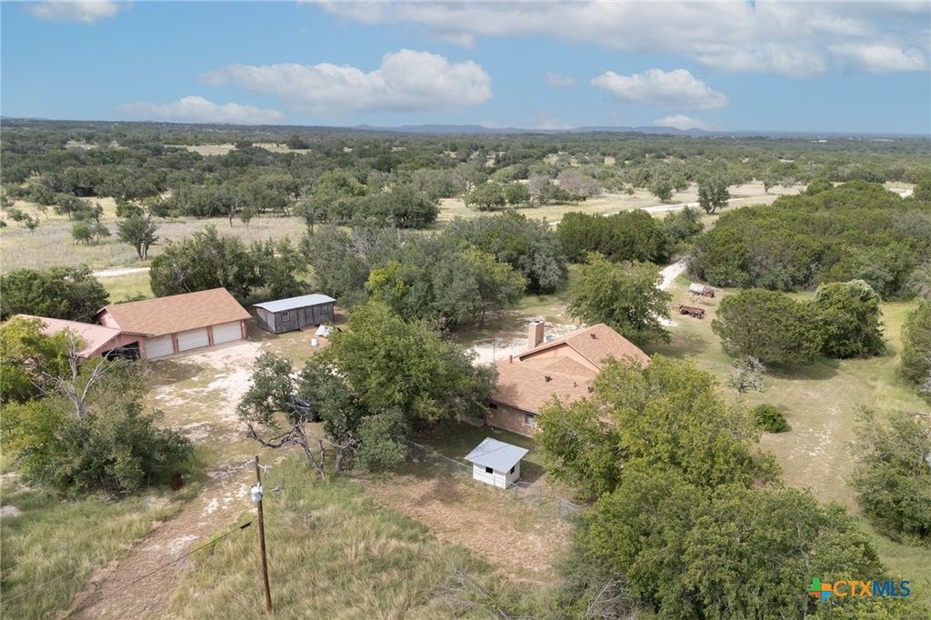 Image 7 of property listing at 23168 Wolfridge Road, Killeen, TX 76549