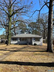 1824 Tune Avenue, Florence, AL 35630