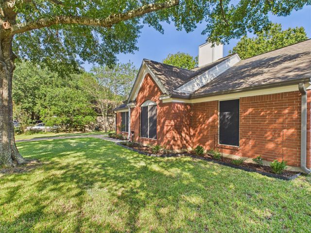 5205 Spring Branch Drive, Pearland, TX 77584