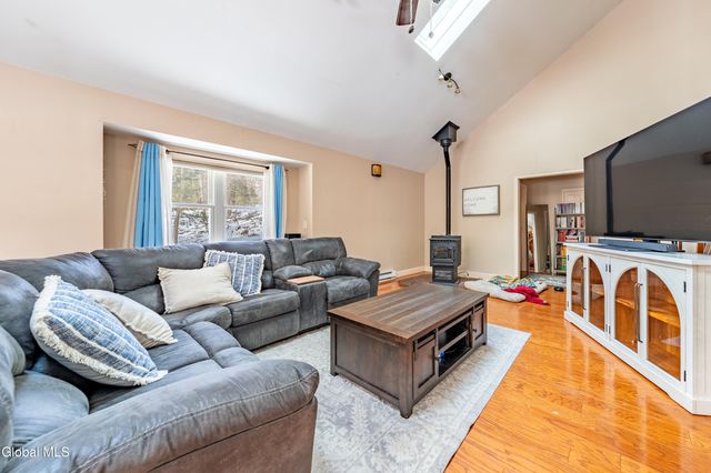 9 Conans Run, Milton, NY 12020