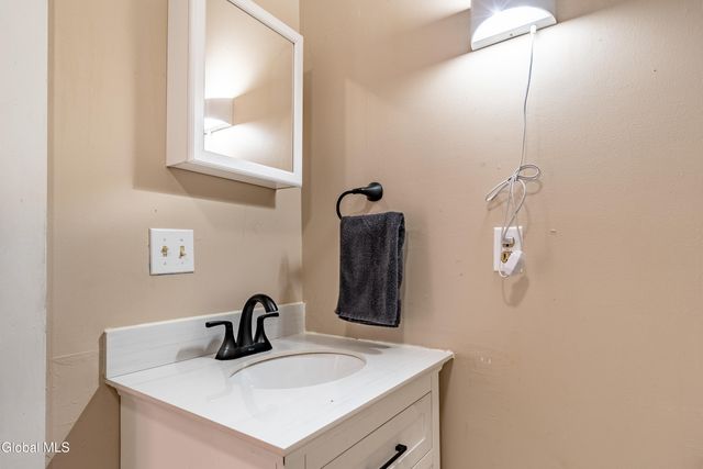 9 Conans Run, Milton, NY 12020