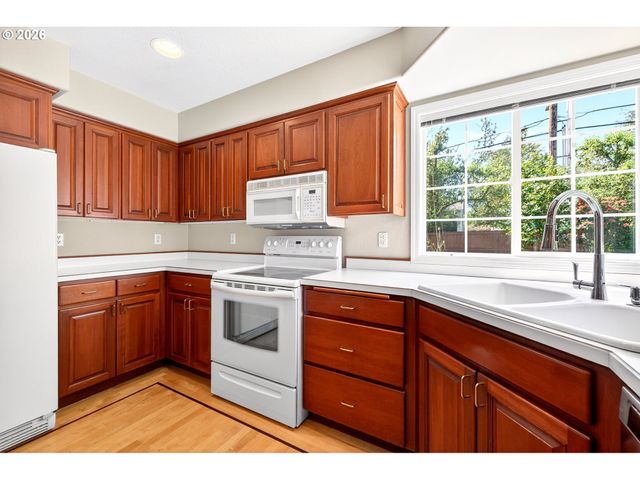 211 Nw WEST HILLS Dr, Mc Minnville, OR 97128